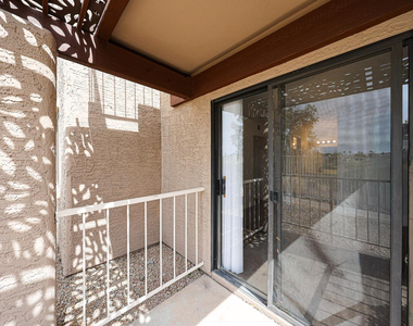 5757 W Eugie Avenue - Photo Thumbnail 14
