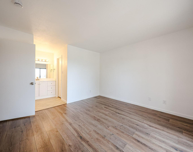 5757 W Eugie Avenue - Photo Thumbnail 15