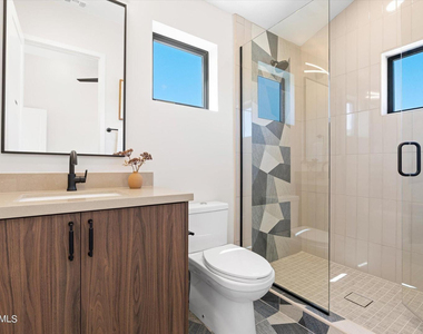 6324 N 10th Drive - Photo Thumbnail 15