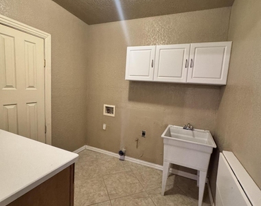7409 Edgemere Boulevard - Photo Thumbnail 16