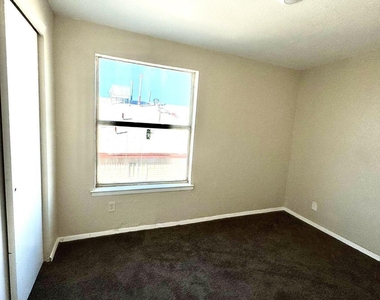 943 Montera Road - Photo Thumbnail 15