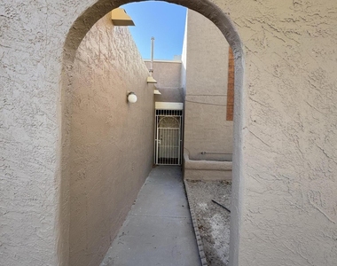 943 Montera Road - Photo Thumbnail 3