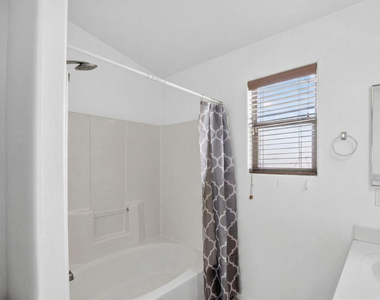 6550 S 44th Avenue - Photo Thumbnail 6