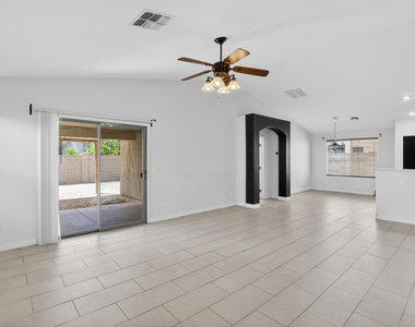 6550 S 44th Avenue - Photo Thumbnail 11