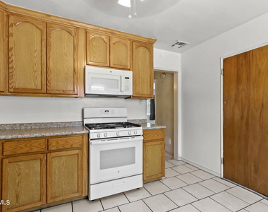 7707 Parral Drive - Photo Thumbnail 6