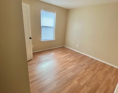 3809 Moonlight Dr. - Photo Thumbnail 8