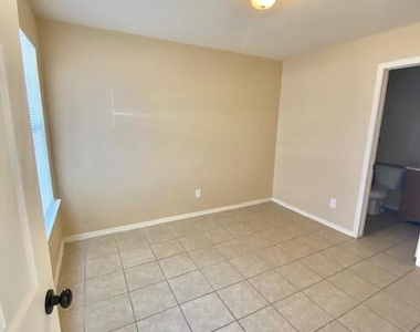 3809 Moonlight Dr. - Photo Thumbnail 4