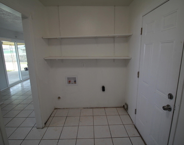 5725 Waycross Avenue - Photo Thumbnail 8
