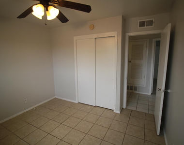 5725 Waycross Avenue - Photo Thumbnail 38