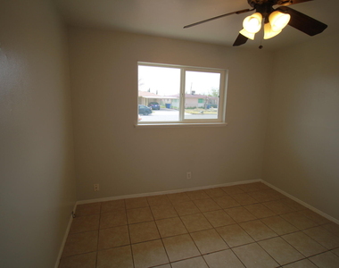 5725 Waycross Avenue - Photo Thumbnail 36