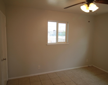 5725 Waycross Avenue - Photo Thumbnail 20