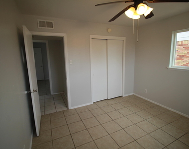 5725 Waycross Avenue - Photo Thumbnail 30