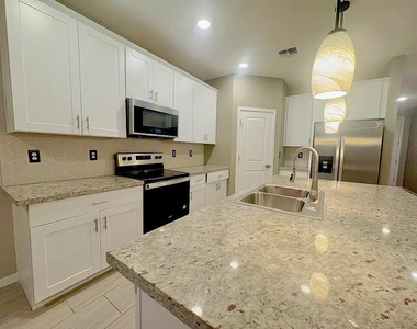 1325 S 223rd Drive - Photo Thumbnail 9