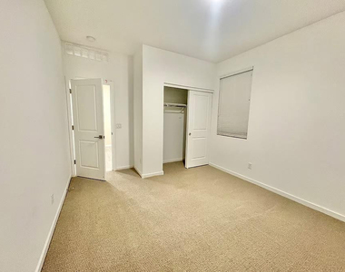 1325 S 223rd Drive - Photo Thumbnail 5