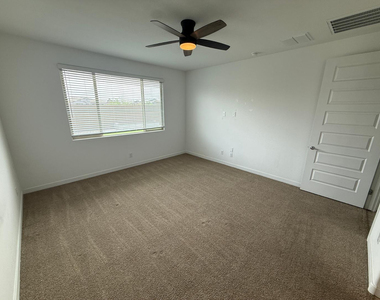19145 W Coolidge Street - Photo Thumbnail 6