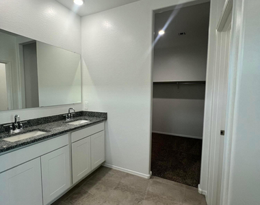 1575 E Lardner - Photo Thumbnail 12