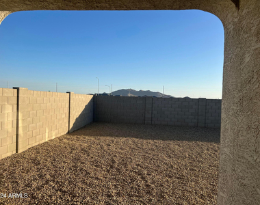 1575 E Lardner - Photo Thumbnail 8