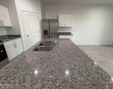 1575 E Lardner - Photo Thumbnail 29