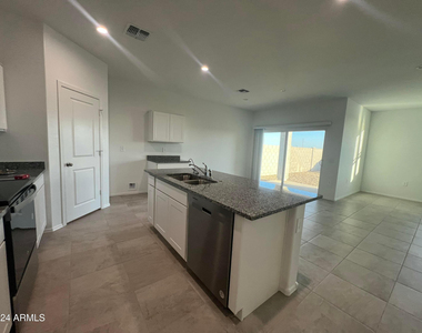 1575 E Lardner - Photo Thumbnail 16