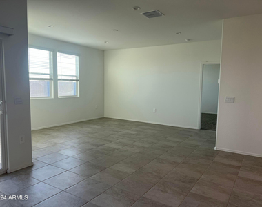 1575 E Lardner - Photo Thumbnail 5