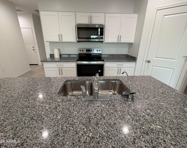 1575 E Lardner - Photo Thumbnail 36