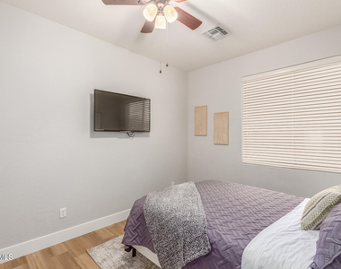 3725 E Meadowview Drive - Photo Thumbnail 19