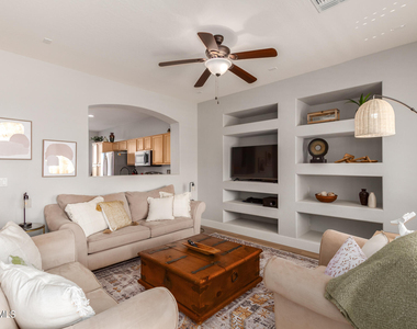 3725 E Meadowview Drive - Photo Thumbnail 9