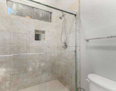 3725 E Meadowview Drive - Photo Thumbnail 24
