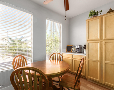 3725 E Meadowview Drive - Photo Thumbnail 14