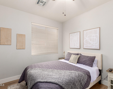 3725 E Meadowview Drive - Photo Thumbnail 21