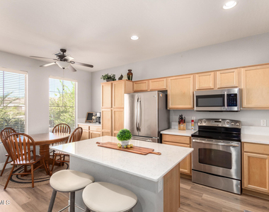 3725 E Meadowview Drive - Photo Thumbnail 11