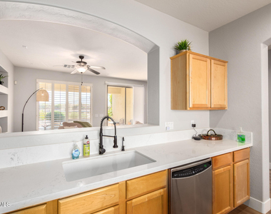 3725 E Meadowview Drive - Photo Thumbnail 13