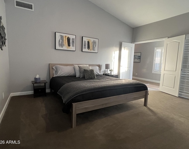 4052 E Chaparosa Way - Photo Thumbnail 10