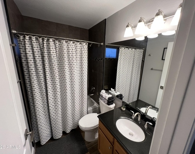 4052 E Chaparosa Way - Photo Thumbnail 14