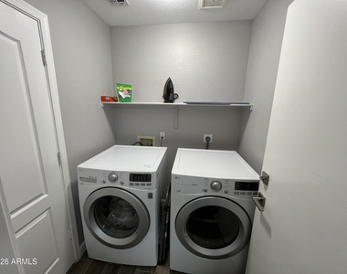 4052 E Chaparosa Way - Photo Thumbnail 16
