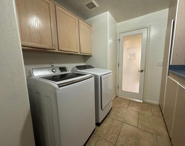 3136 E Brookwood Court - Photo Thumbnail 23