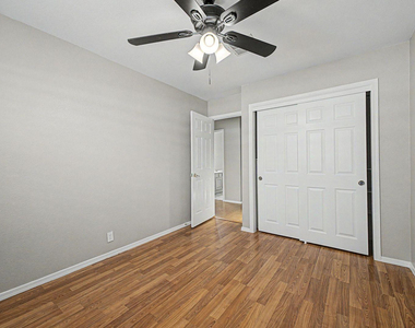 5719 E Saint John Road - Photo Thumbnail 14