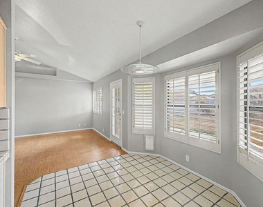 5719 E Saint John Road - Photo Thumbnail 7