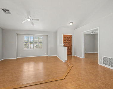 5719 E Saint John Road - Photo Thumbnail 1