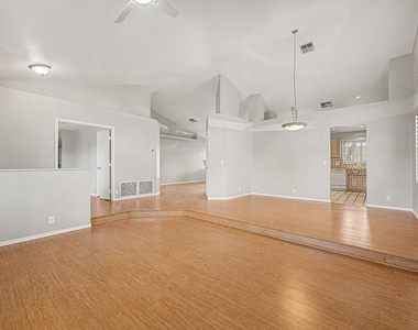 5719 E Saint John Road - Photo Thumbnail 3