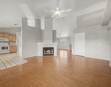 5719 E Saint John Road - Photo Thumbnail 4