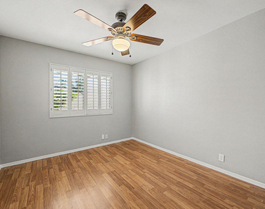 5719 E Saint John Road - Photo Thumbnail 13