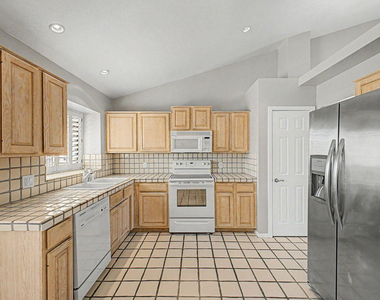 5719 E Saint John Road - Photo Thumbnail 6