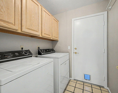 5719 E Saint John Road - Photo Thumbnail 17