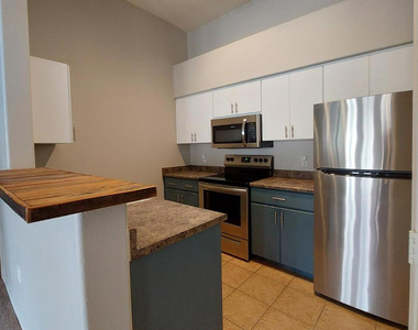 14250 W Wigwam Boulevard - Photo Thumbnail 7