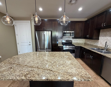 7291 N Scottsdale Road - Photo Thumbnail 3