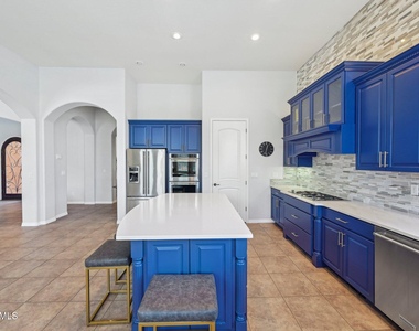 351 N Cloverfield Circle - Photo Thumbnail 17