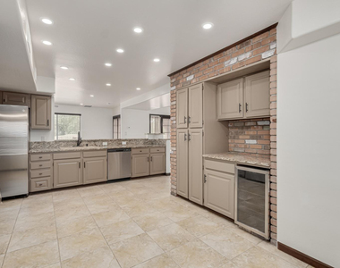 16915 E Jacklin Drive - Photo Thumbnail 12