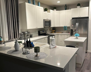 6424 N Florence Avenue - Photo Thumbnail 6