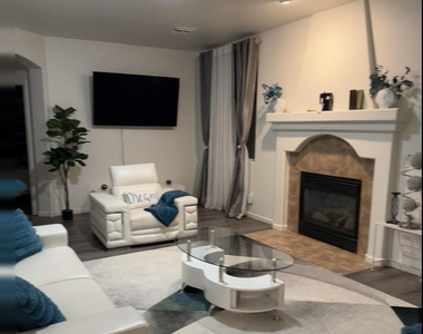 6424 N Florence Avenue - Photo Thumbnail 9
